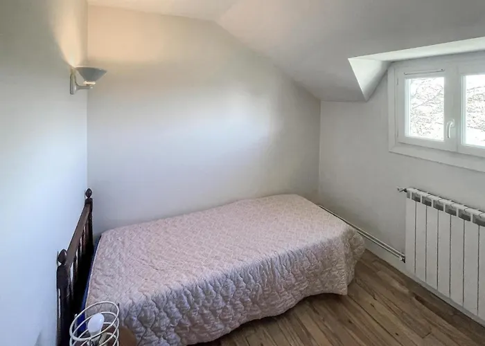 5 Bedroom In Lanusse